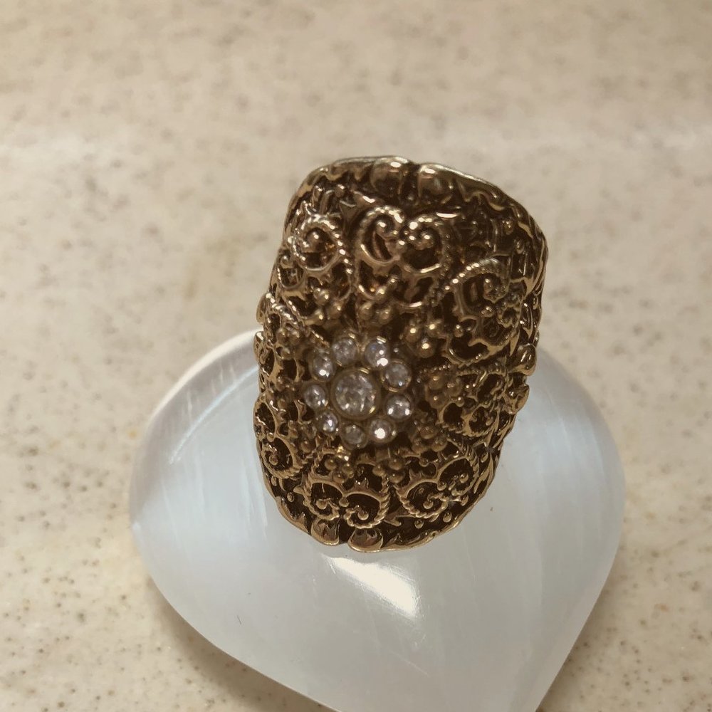 CHICO'S RING WITH CRYSTAL CENTER